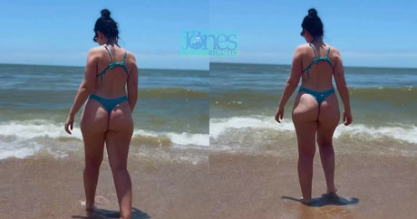 Bella Sant ASMR star naked pic