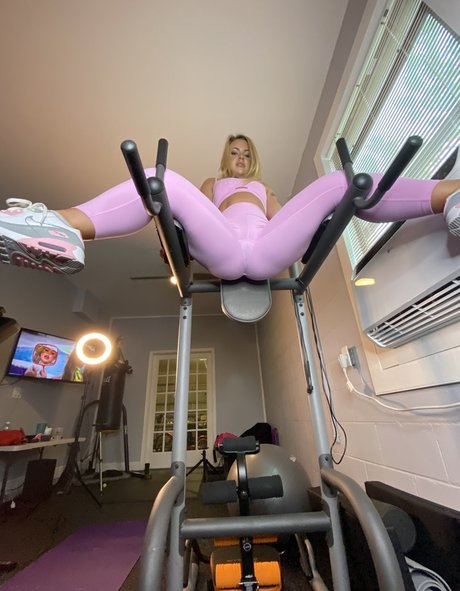 Fit Faith sexy pornstar pictures