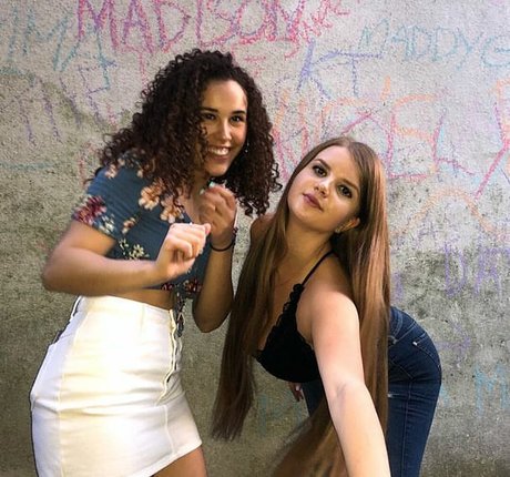 Elizabeth M pornstar best pic