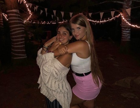 Elizabeth M top star photo