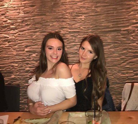 Elizabeth M xxx pornstar photos