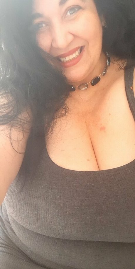 Paula Coelho pretty actress photo