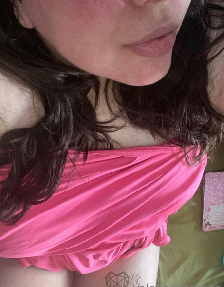 val acanthus nudes star photo