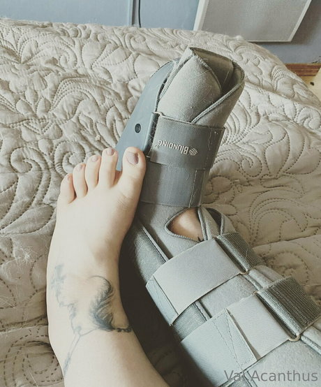 val acanthus star nude photo