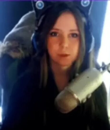 Shylily nude model pic