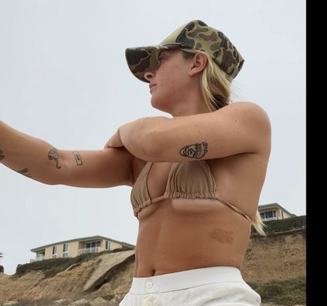 Casey Nixon hot star photo