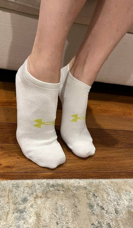 fridayfancyfeet model pornographic photo