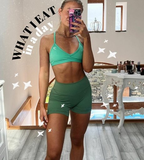 Fiona Simpson star nudes img