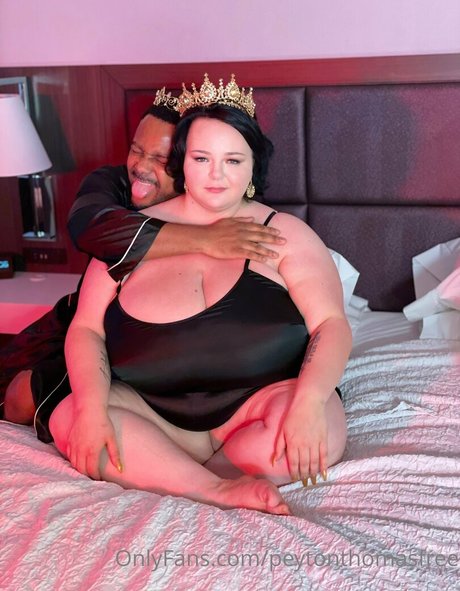 peytonthomasfree sex model photo