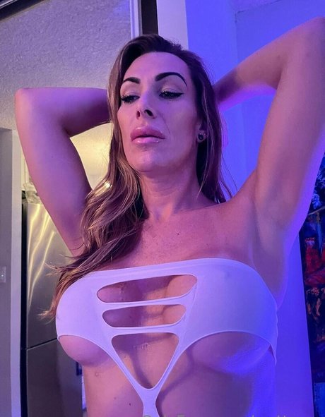 wettrans erotic actress pictures