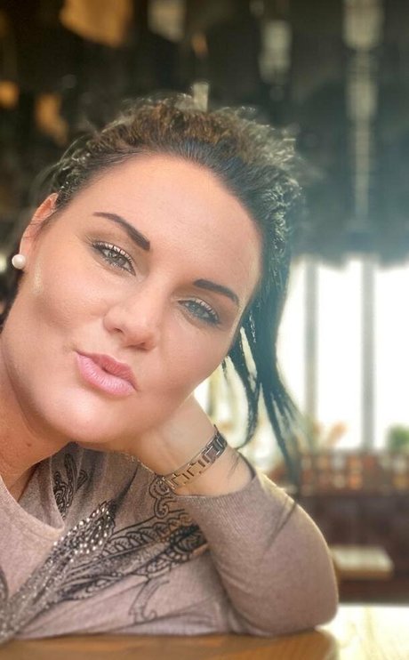 chanelbeexx model top photo