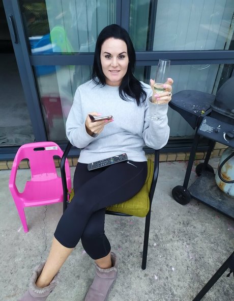 chanelbeexx beautiful model photo