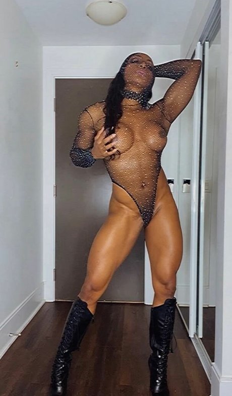 Maggie Watson sex model img