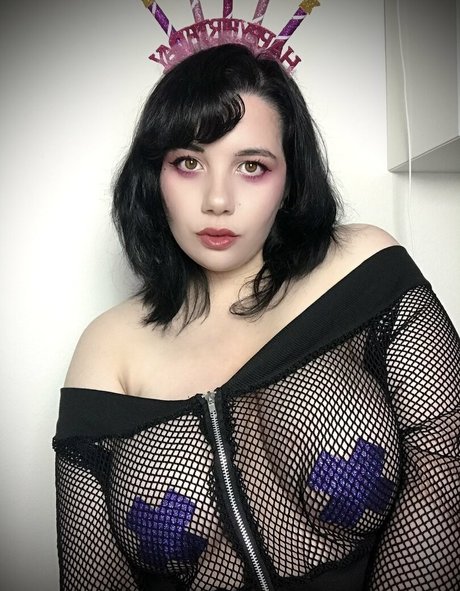 demonlewds adult model pic