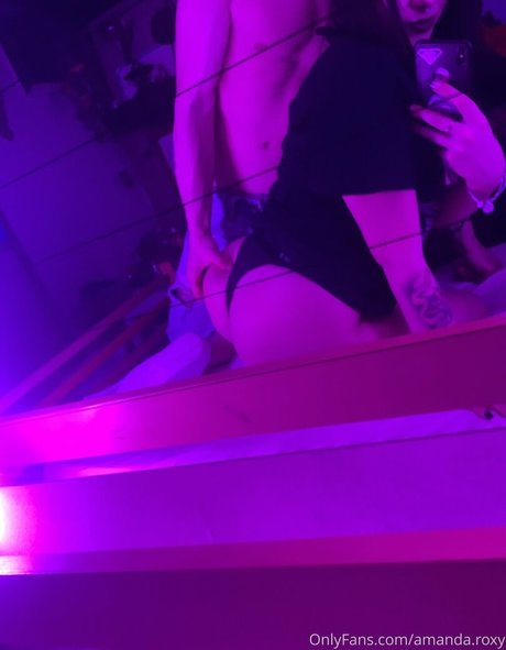 lararoxyrox model porn photos