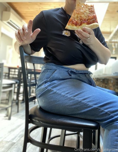 chunkyrose star hot picture