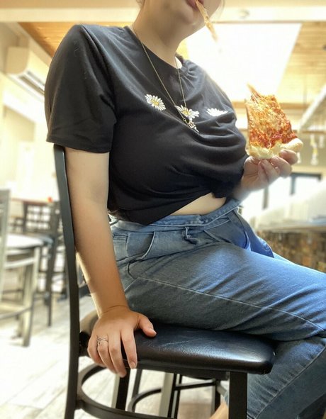 chunkyrose free actress galleries