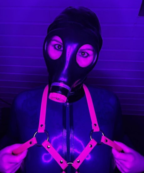 heavyrubberette free model nudes images