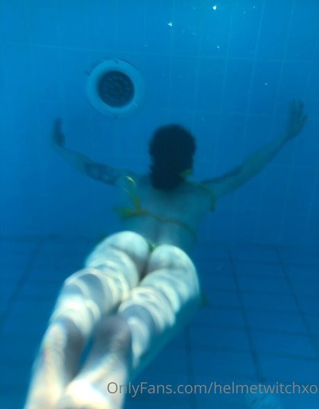 helmetwitchxo naked pornstar pic