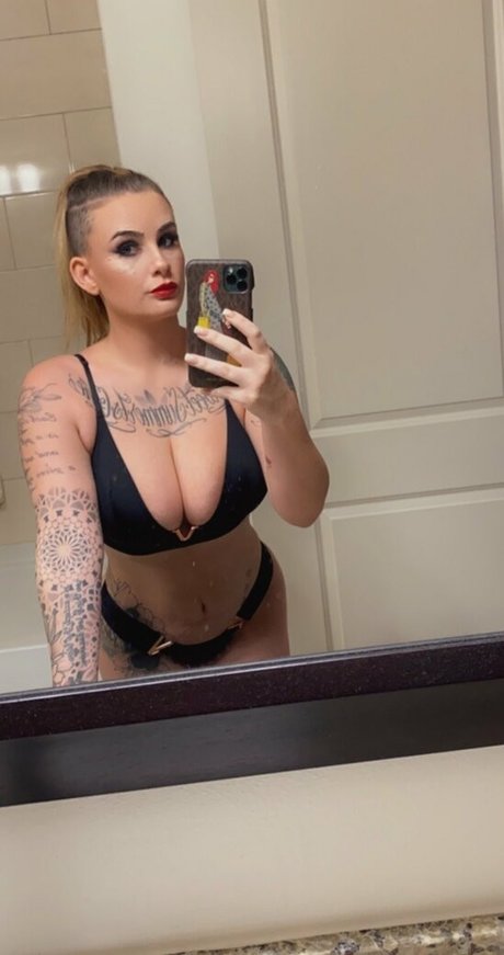 bustybunniforfree xxx star pic