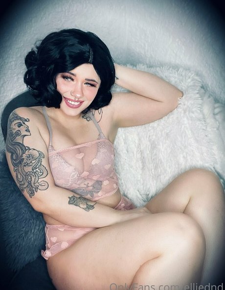 EllieDND erotic actress photos