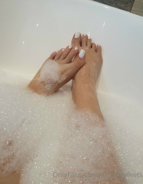 misstinyfeets best star pics