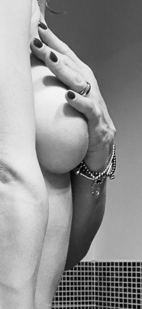 arab milf onlyfans free xxx image