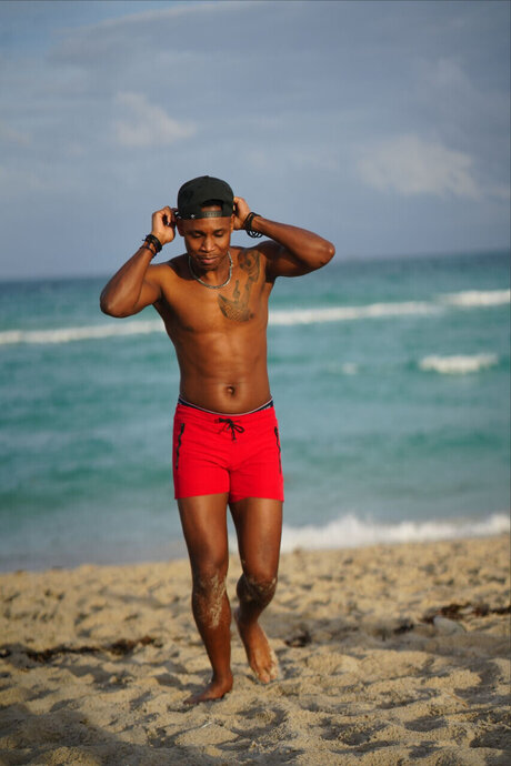 Blacknwhite model free pic