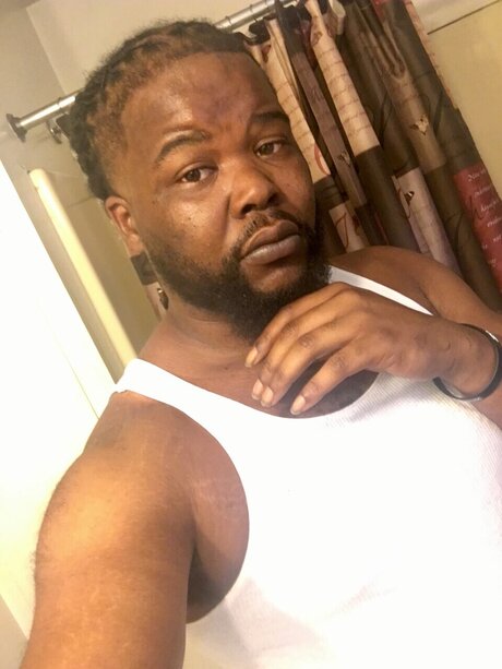 SpragJuice exclusive model pic