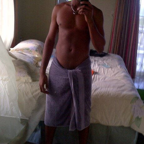 u4754588 naked model images