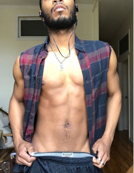 Dontezie nude star photo