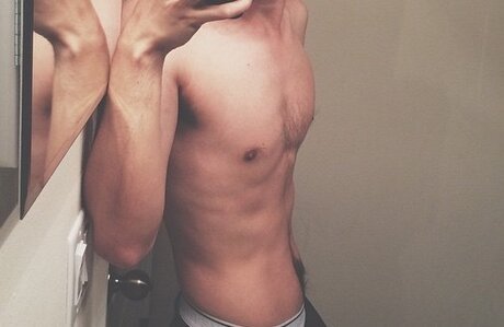 noahyork model perfect pictures