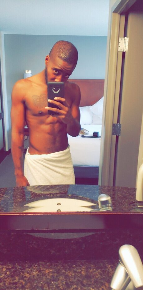 So Foolish it s ReDickulous star naked pic