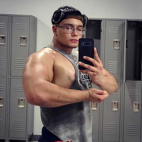 Chris S_ nude actress gallery