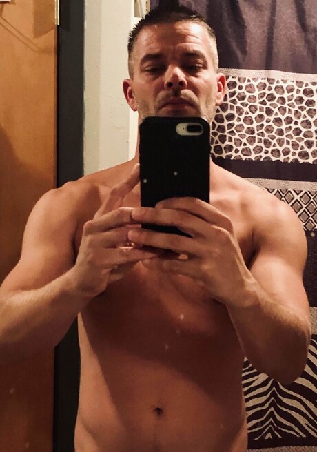 DjPeecho porn model images