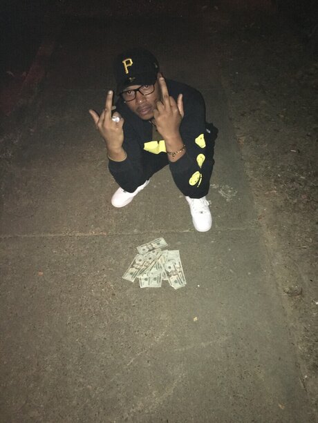 IGotDBiggestone sexy model picture