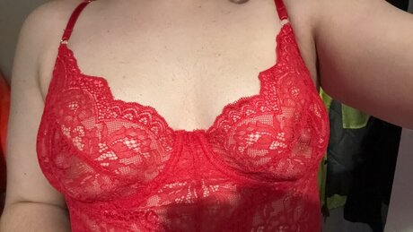 The sexy brunette model perfect pic