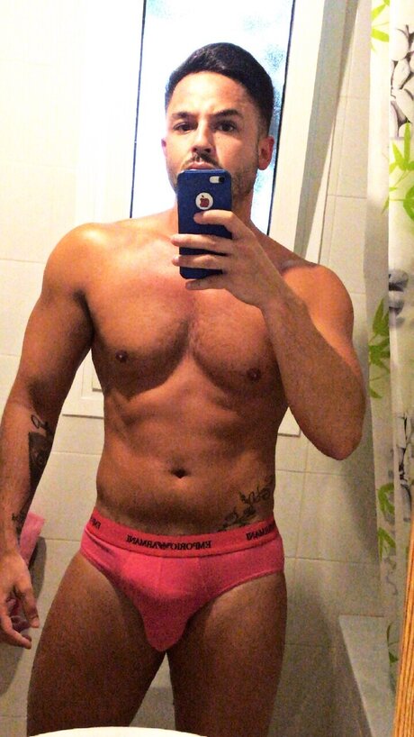 Adriano Farrapa pretty actress picture