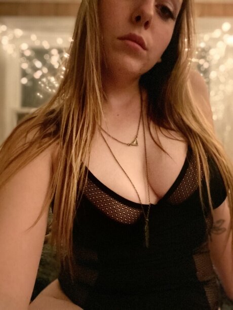 Ashley Maier art model archive