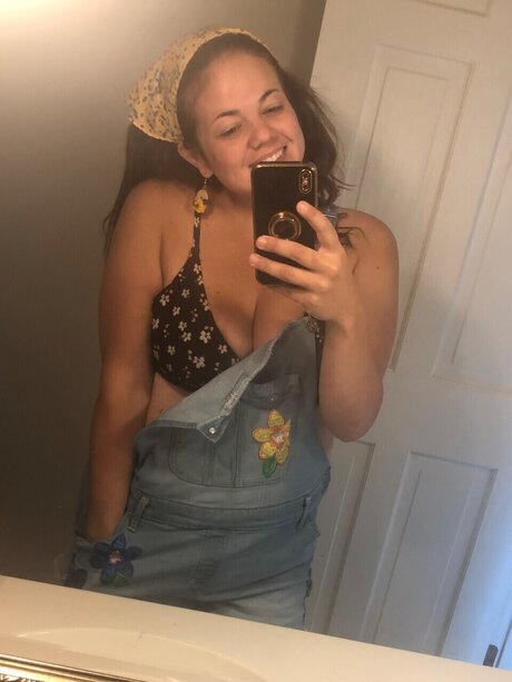 SassyNerd pretty pornstar pic