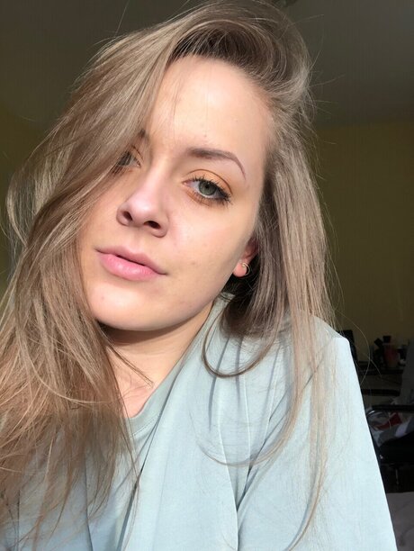 Lynnii pornstar photo