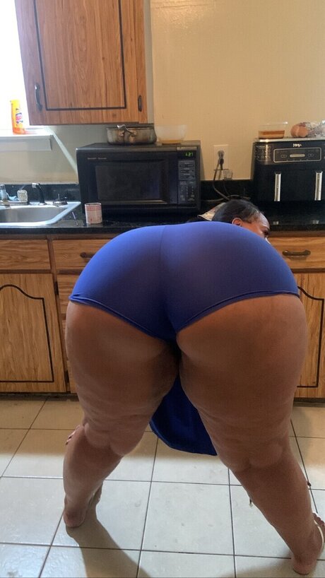 ThiickYellaBone model nudes galleries