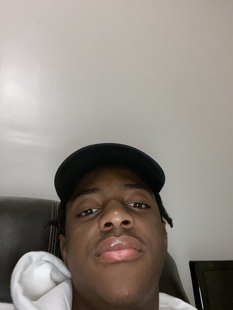 Hangin3rdLeg nude model pic