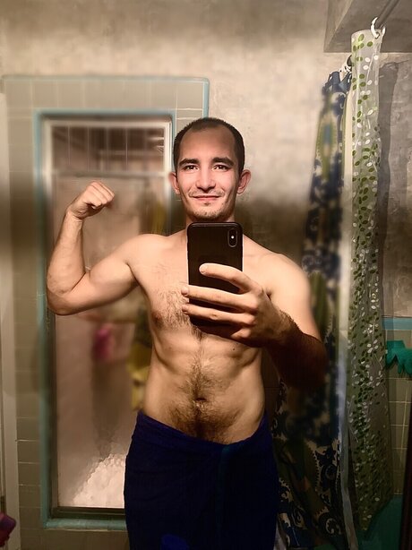 Aleks G nice actress img