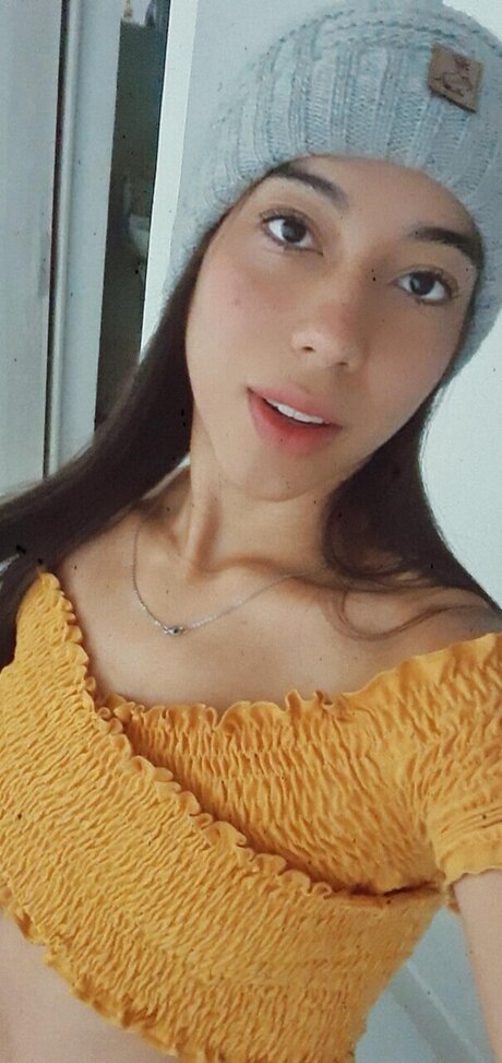 Camila Gomez B pretty star pic