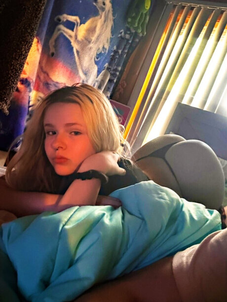 Lil Freak_ free pornstar images