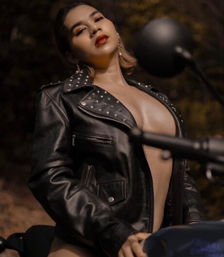 Sara Nadine naked pornstar img