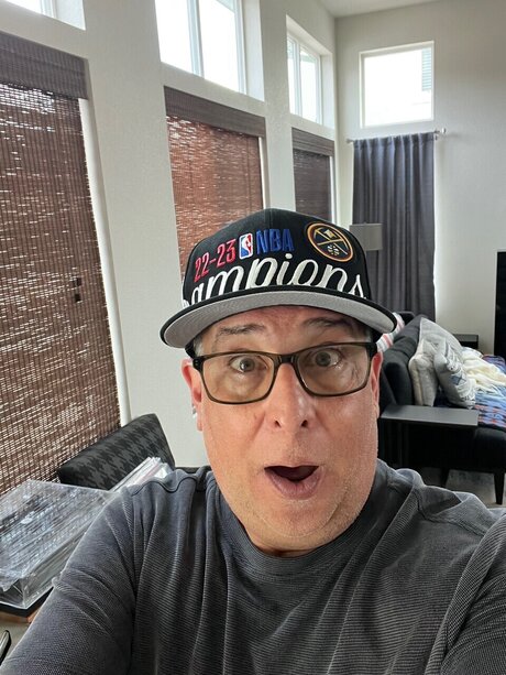 Jeff Villa Waverider63 nice model photo