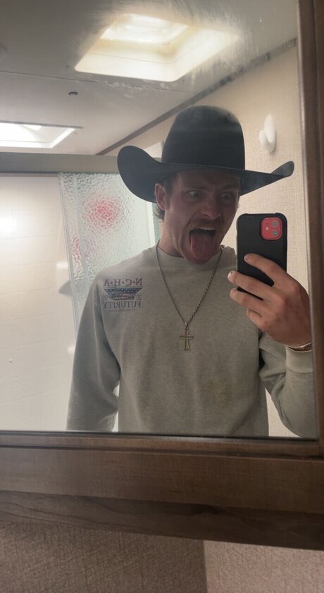 Jackson Taylor top star picture