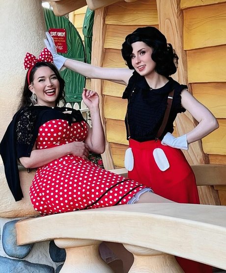 Raineemery erotic model gallery